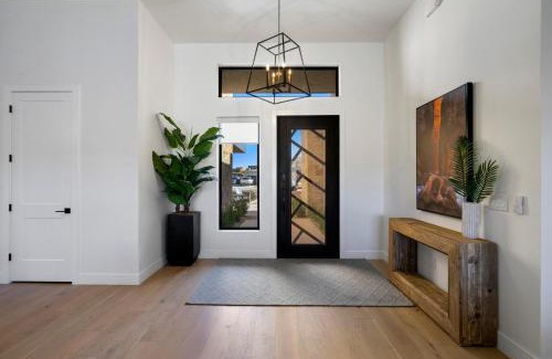 St. George House | Desert Mirage