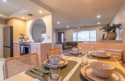 Yucca Valley House | Desert Nest: Cozy Retreat Amidst Boulders