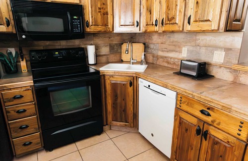 Continental Vistas Condo | Desert Oasis Condo Su