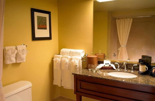 Laughlin House | Desert Oasis In The Heart Of Laughlin! 4 Stylish Units for Families On A Budget!