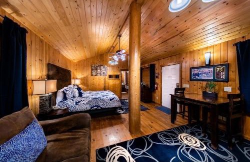 Bluff Hotel | Desert Rose Resort & Cabins