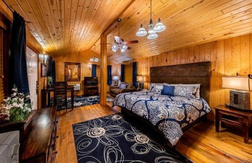 Bluff Hotel | Desert Rose Resort & Cabins