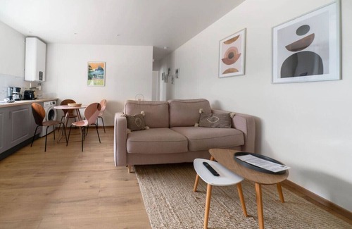 Champ-Capelet Apartment | Design apartment, 5' center, free pkg