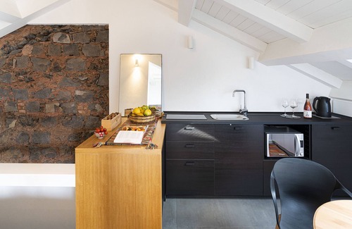 Cannizzaro Apartment | Design apartment with terrace by Wonderful Italy