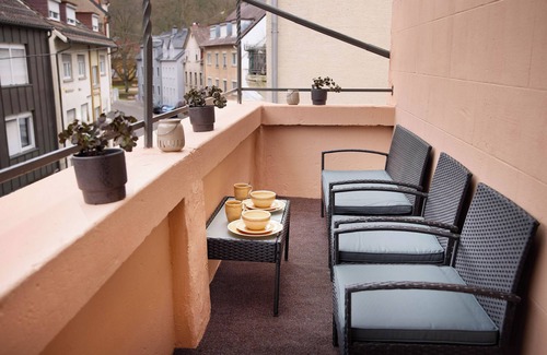 Pforzheim Apartment | Design apartment with king-size beds & balcony