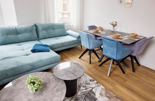 Pforzheim Apartment | Design apartment with king-size beds & balcony