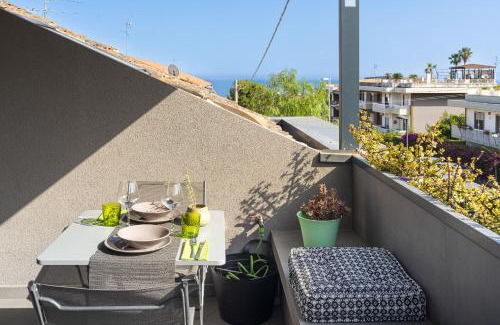 Cannizzaro Apartment | Design apartment with terrace by Wonderful Italy
