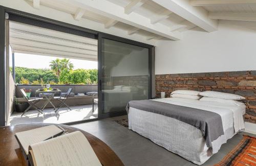 Cannizzaro Apartment | Design apartment with terrace by Wonderful Italy