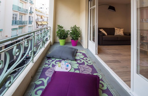 Antibes Old Town Apartment | Design, bright, splendid 3p in the heart of Antibes 5 min walk from the beach