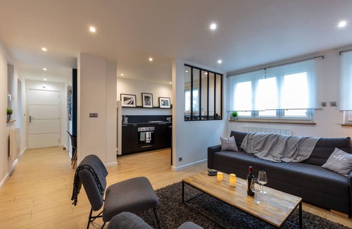 Saint-Martin-du-Littoral Apartment | DESIGN - CITY CENTER - 3 MIN BEACH - BOX