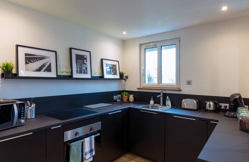 Saint-Martin-du-Littoral Apartment | DESIGN - CITY CENTER - 3 MIN BEACH - BOX