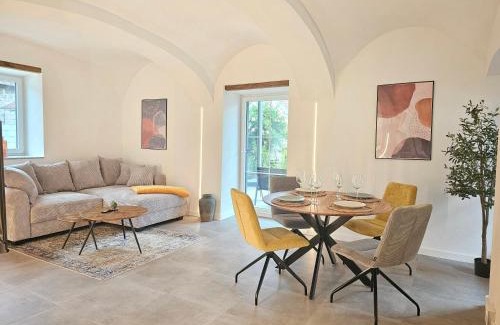 Kippenheim Apartment | Design I Gewölbe I sanierter Pferdestall I EuropaPark I Boxspring I Nespresso I Terrasse I Parkplatz