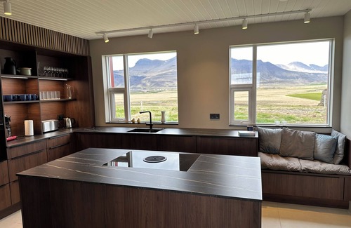 Eyja- og Miklaholtshreppur Villa | Design Villa with a Large Hot Tub and Amazing Views on Snaefellsnes Peninsula