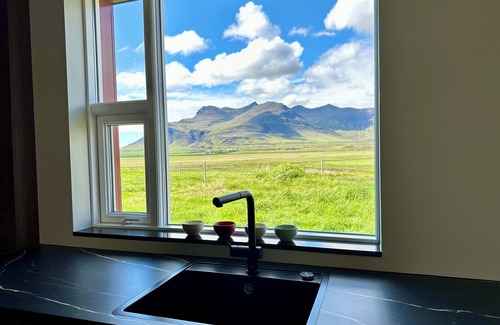 Eyja- og Miklaholtshreppur Villa | Design Villa with a Large Hot Tub and Amazing Views on Snaefellsnes Peninsula