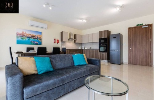 Marsaxlokk Apartment | Designer 3BR home, w/lovely green views & WIFI