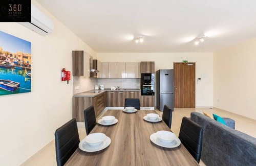 Marsaxlokk Apartment | Designer 3BR home, w/lovely green views & WIFI