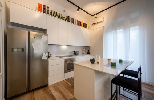 Est Apartment | Designer abode with projector Self check-in