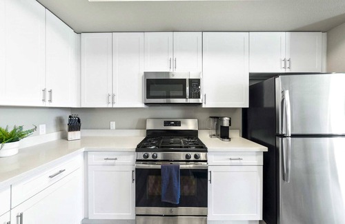 Sparks Apartment | Designer Apt With Jacuzzi Pool Mountain Views