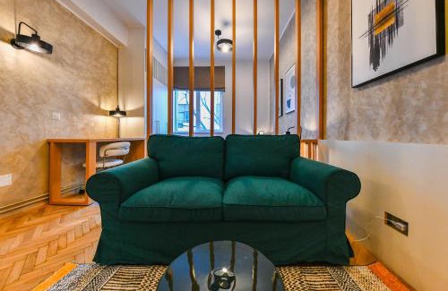 Old Town Apartment | Designer Central Getaway