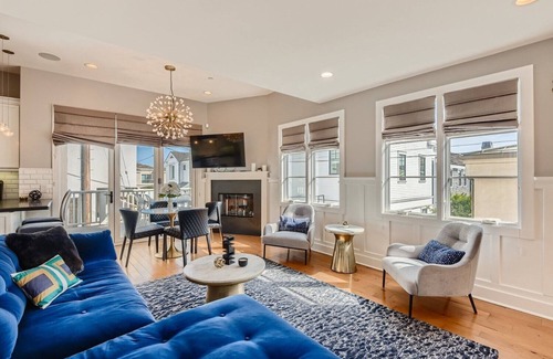 Corona del Mar Condo | Designer Condo 2 Blocks to Beach w Private Hot Tub