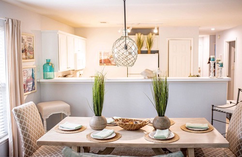 Pawleys Island Condo | DESIGNER DECORATED,LUXURIOUS BEDDING,MINUTES TO BEACH,GOLF,SHOP & DINE