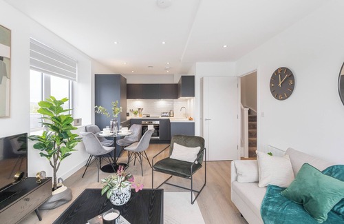 Clock House Apartment | Designer Flat in Prime Location