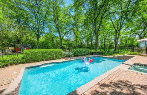 Fox Valley House | Designer Home: Heated Pool, Hot Tub, 4 Kings, Near Chicago