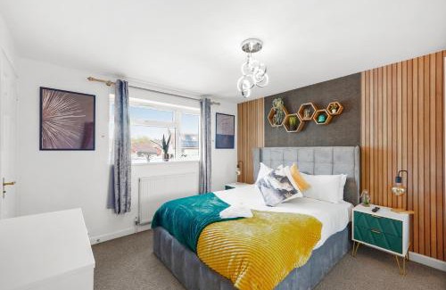 Barrow Gurney Apartment | Designer House in Bristol - Hot Tub - Sleeps 10