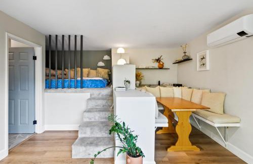Hollywood Hills West Apartment | Designer Laurel Canyon Retreat, Hollywood Hills