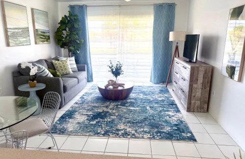Aventura Apartment | Designer's 1 BR 1BA Condo 1 Block to Aventura Mall
