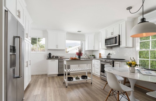 Montecito House | Designer's Seaside Getaway in Montecito, easy walk to beach and cafe