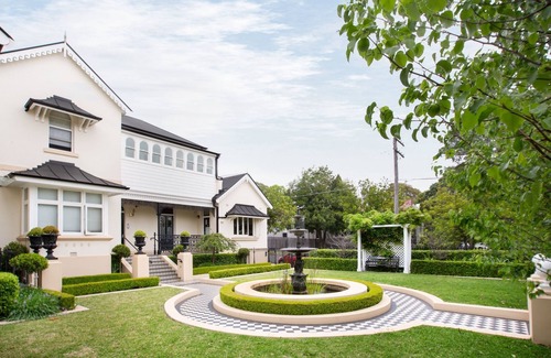Lewisham Apartment | Designer Studio in Grand Manor 20 min From Sydney