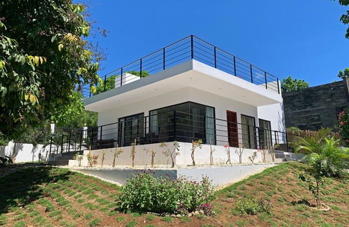 San Pedro House | Designer Villa with private Pool and Rooftop Lounge in Tropical Garden