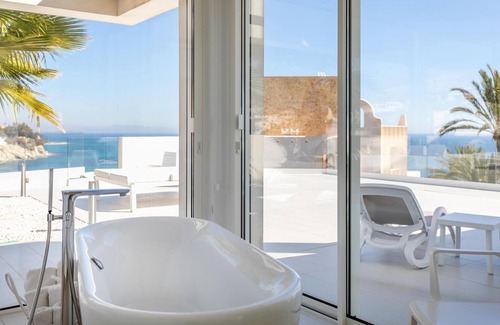 Coveta Fuma Villa | Designvilla with spectacular Seaview for 14 guests