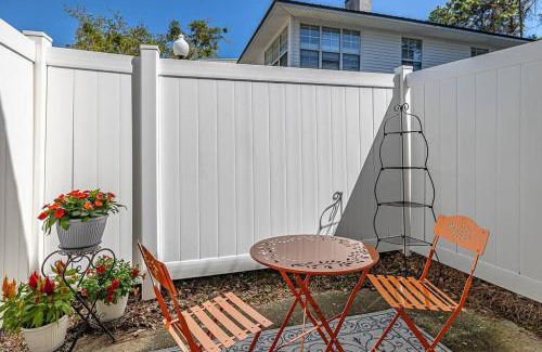Saint Simons Heights House | Desirable South End - 5 minutes to Beach! WALK to Dining/Shopping!