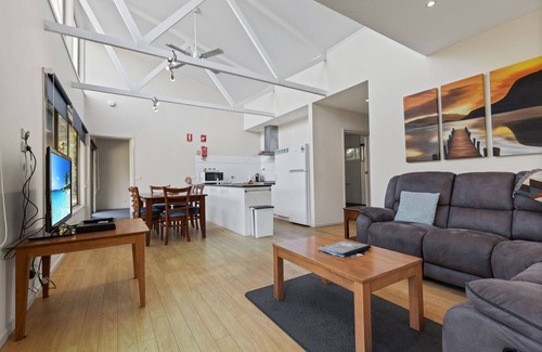 Forge Creek House | Despatch - Waterfront Retreat: Secluded lodges perfect for nature lovers