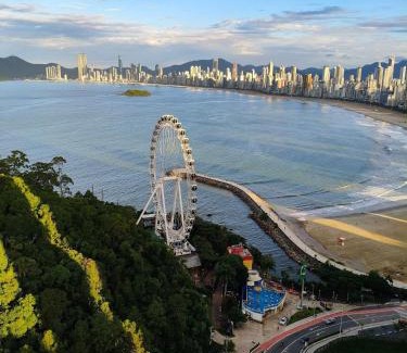 Pioneiros Apartment | Desperte com vista de cinema – 26º andar em BC