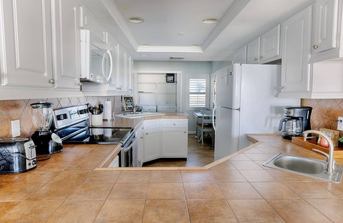 Holiday Isle Condo | Destin Beachfront Paradise! Amazing Views!