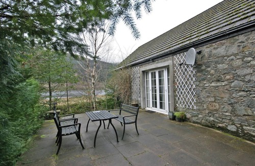 Callander Cottage | Detached cottage for 3 overlooking Loch Lubnaig within the Loch Lomond & Trossachs National Park.