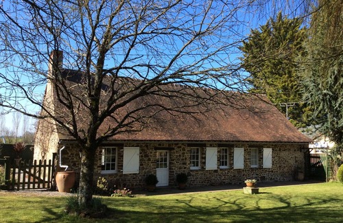 Thorigne-en-Charnie Cottage | Detached 16th Century, Centrally Heated Cottage with Private Pool