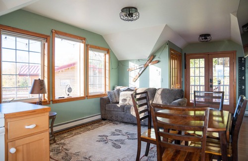 Palmer House | Detached Apartment w/hot-tub & Sauna view overlooking Valley