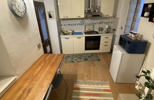 Intra Bed & Breakfast | Detached apartment with small terrace in the center 2 minutes from the lake