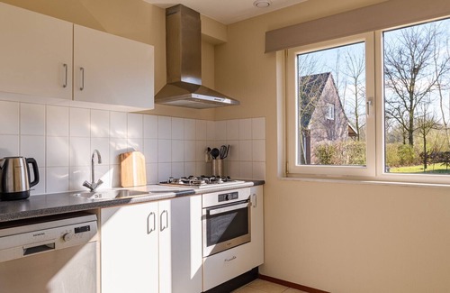 Hoeven House | Detached bungalow for 14 persons
