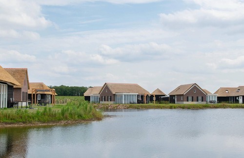 Municipality of Geldrop-Mierlo Ski Chalet | Detached chalet with air conditioning, on a holiday park, 12 km. from Eindhoven