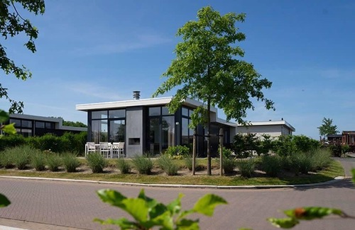 Linden House | Detached chalet with three bedrooms, one bathroom and a dishwasher