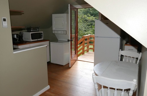 Vienna Apartment | Detached Garage Apartment With Private Entrance, Hi Speed FIOS, Safe Location