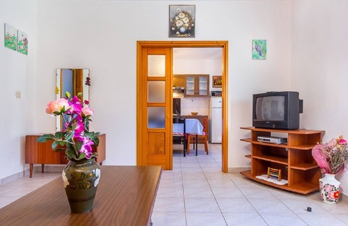 Vinkuran House | Detached holiday home with parking and BBQ