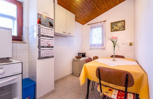 Vinkuran House | Detached holiday home with parking and BBQ