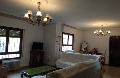 Laguna de Duero Ski Chalet | Detached house 8 km from Valladolid. Tranquility, surrounded by pine trees.