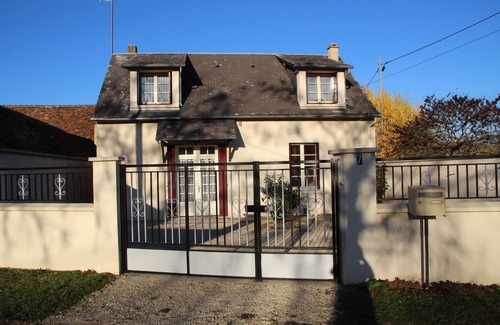 Merigny House | Detached house in the countryside with closed exterior